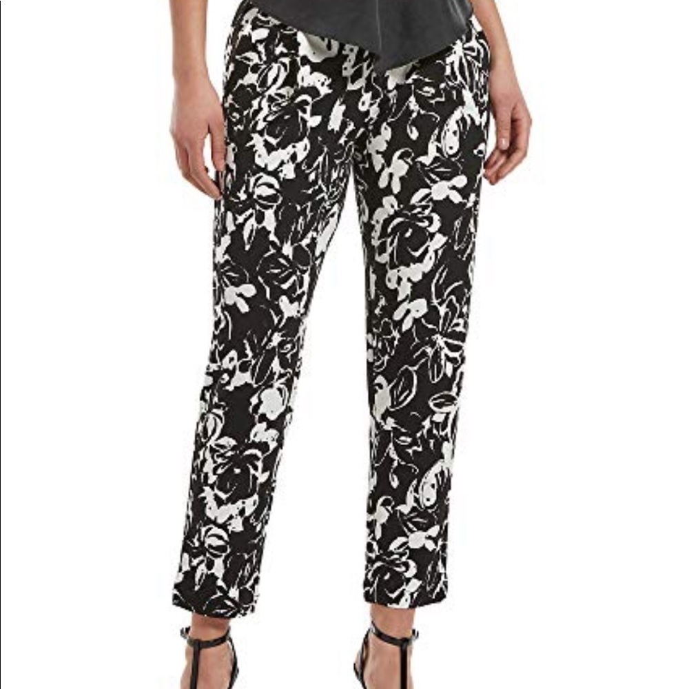 Hue Black White Floral Loafer Skimmer Pants